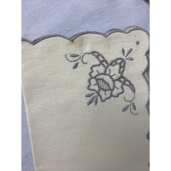 Vintage Tablecloth Cutwork Floral Scalloped Linen 47”x66” & 10 Napkins 10” - Picture 11 of 11